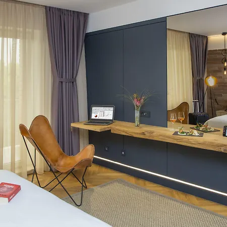 Caro Hotel 4*
