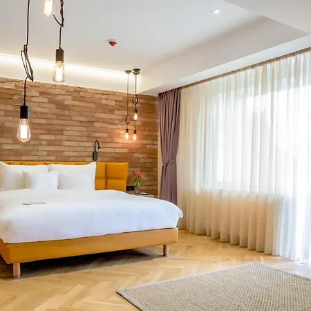 Caro 4* Bucureşti
